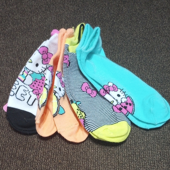 Hello Kitty sock bundle 4 pair - Picture 3 of 3